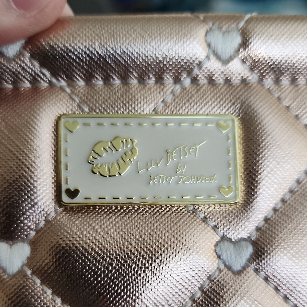 Betsey Johnson Luv Betsey Rose Gold Quilted Heart Cosmetic Bag Tassel - Picture 2 of 8